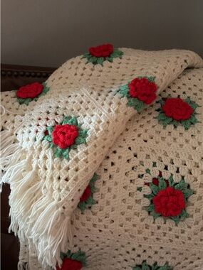 Vintage Handmade 3D Rose Crochet Afghan Blanket Granny Square Cream Throw